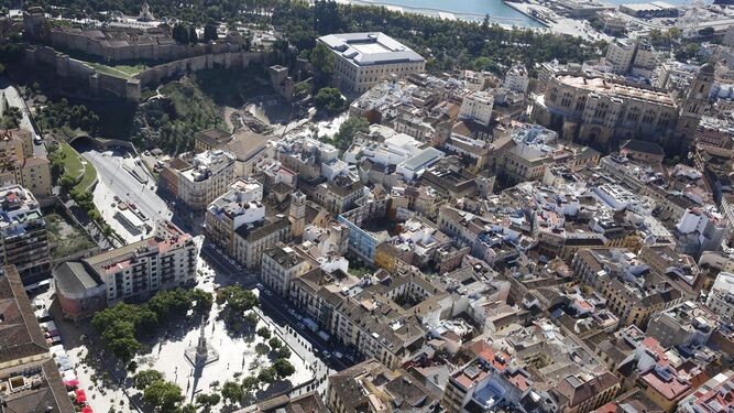 Vista aérea de la Plaza de la Merced y de la manzana de los antiguos cines Astoria y Victoria.