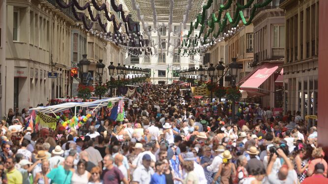Calle Larios, abarrotada, durante los primeros días de Feria.