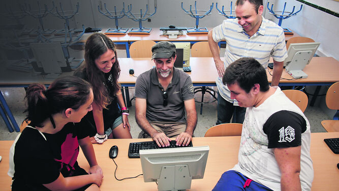 Francisco Vico, en el instituto Emilio Prados, donde testó la versión beta de Toolbox.