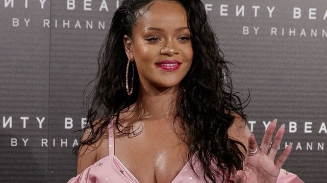 Rihanna no logra enamorar a sus fans en su visita a Madrid