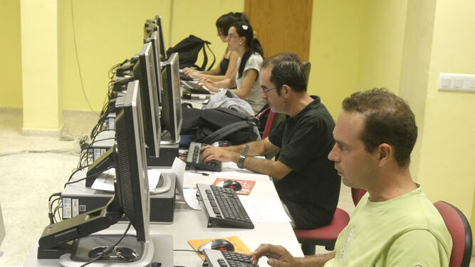 Una imagen de archivo de un curso de formación para desempleados del año 2010.