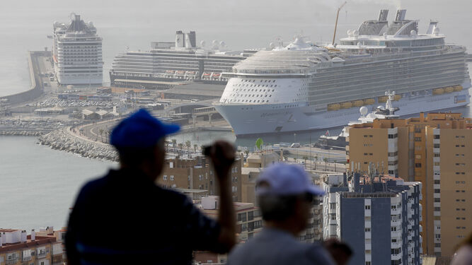 El puerto de Málaga prevé cerrar el año con medio millón de cruceristas