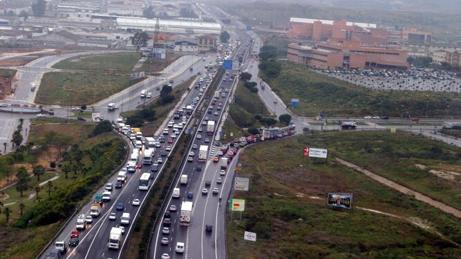 Imagen viaria de tráfico por la autovía en los accesos al PTA y la Universidad.