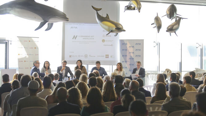 Directivos de varias plataformas participaron ayer en el II Congreso de Viviendas con Fines Turísticos de Andalucía.