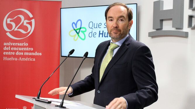 El portavoz del equipo de gobierno de la Diputación de Huelva, José Fernández, esta mañana