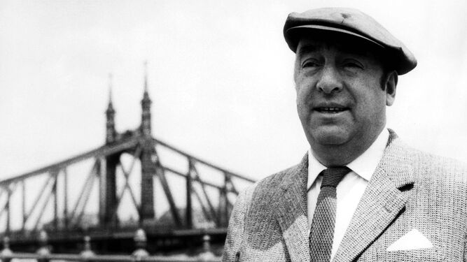 Pablo Neruda, en una fotografía tomada en mayo de 1956 en Budapest.