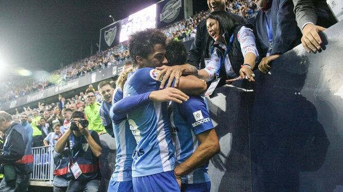 Peñaranda, Keko y Adrián se abrazan tras el gol del madrileño al Celta.