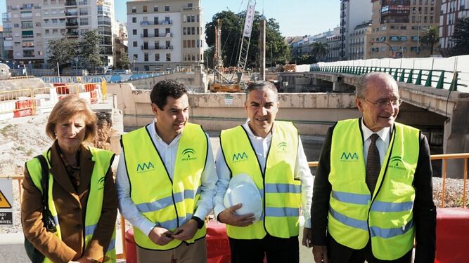 Oña, Moreno Bonilla, Bendodo y De la Torre, ayer, en la visita a la obra del Metro.