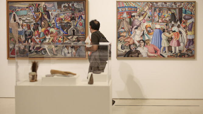 Un visitante pasea por la exposición 'Somos plenamente libres' del Museo Picasso.