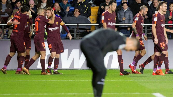 Los jugadores del Barcelona celebran el primer gol frente al Villarreal.