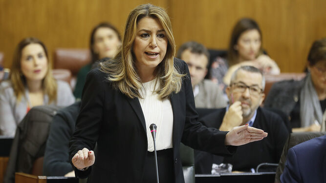 Susana Díaz, durante su réplica a Moreno en la sesión de ayer en el Parlamento de Andalucía.