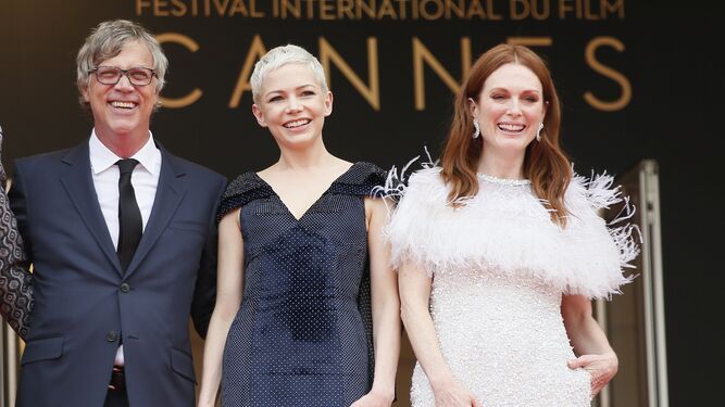 Todd Haynes, acompañado de Michelle Williams y Julianne Moore, en la presentación del filme en Cannes.