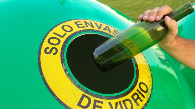 Málaga aumenta un 33% el volumen del vidrio depositado en los contenedores verdes