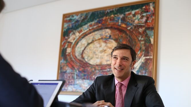Roberto L. Ruiz Scholtes, director de Estrategia de UBS en España, ayer, en la sede del banco en Sevilla.