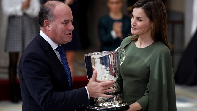 La Reina entrega a Manuel Barón el Premio Consejo Superior de Deportes de Antequera.