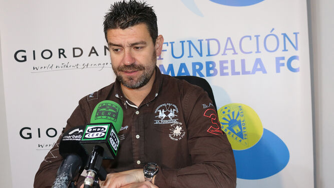 El entrenador del Marbella, Fernando Estévez.
