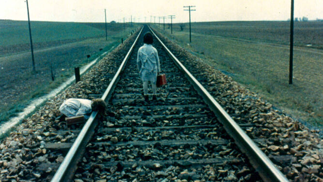Un fotograma de 'El espíritu de la colmena' (Victor Erice, 1973), el gran filme del exilio interior.