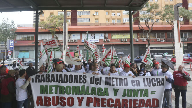Los trabajadores del Metro llevan su malestar a la calle