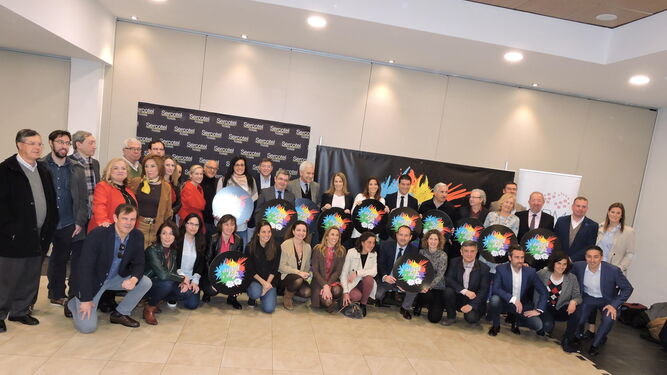 Imagen de ponentes y asistentes al encuentro sobre mujer y deporte.