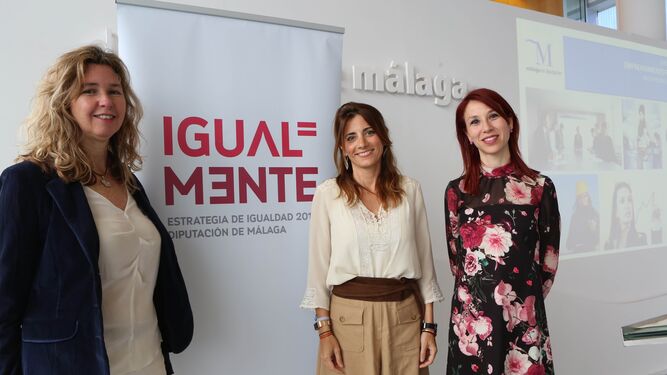 Carmen Jambrino, Ana Mata y Patricia Iglesias, ayer en la presentación del informe.