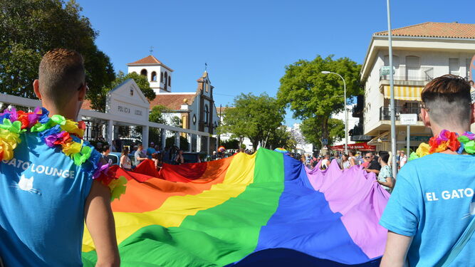 La bandera LGBT durante el Pride.