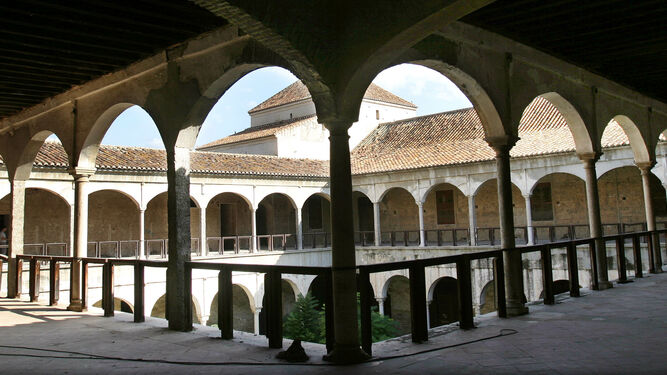 El claustro del antiguo Convento de la Trinidad, en Málaga.