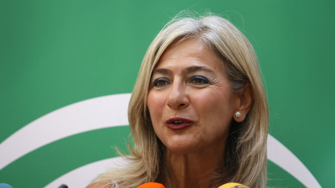 La consejera de Cultura, Patricia del Pozo, atiende a los medios este martes en Málaga.