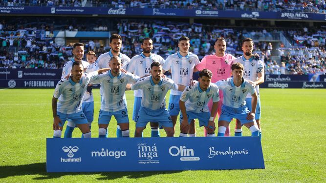 Los jugadores del Málaga posan antes del partido.