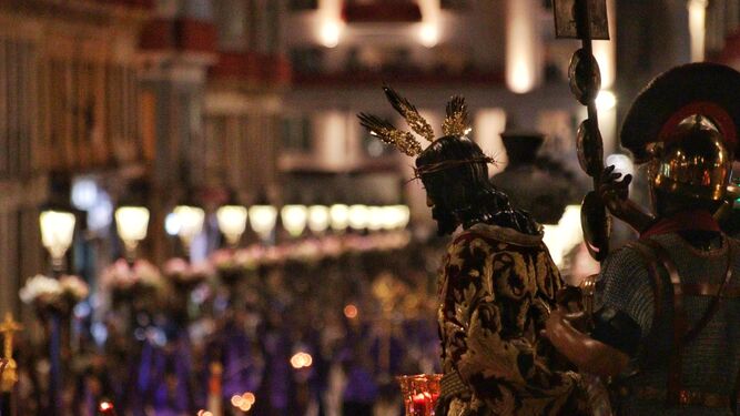 Una imagen de la procesión de la Sentencia este Martes Santo en Málaga.