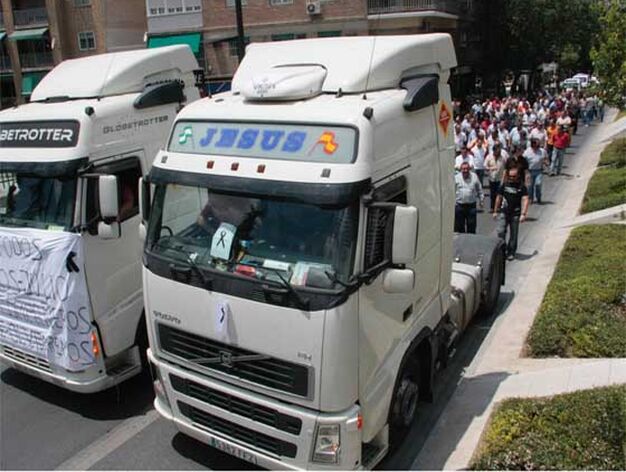 Manifestaci&oacute;n de camioneros en Granada