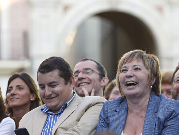 Una entusiasta Celia Villalobos, junto a Sanz. 

Foto: Sergio Camacho