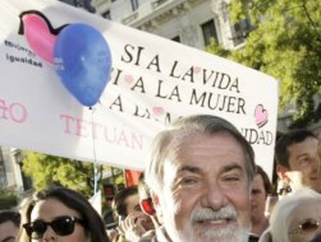 Mayor Oreja, ex candidato a las elecciones europeas por el PP, asiste a la marcha. / EFE