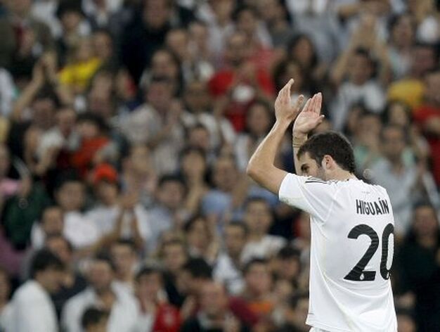 El Real Madrid gana con claridad al Getafe con un jugador menos. / EFE &middot; AFP &middot; Reuters