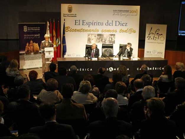 La vicepresidente del Gobierno, Mar&iacute;a Teresa Fern&aacute;ndez de la Vega, en un momento de la presentaci&oacute;n

Foto: Jose Ramon Ladra