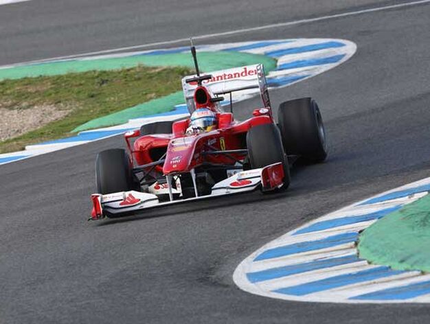 Ferrari de Fernando Alonso rodando en la pista

Foto: Juan Carlos Toro