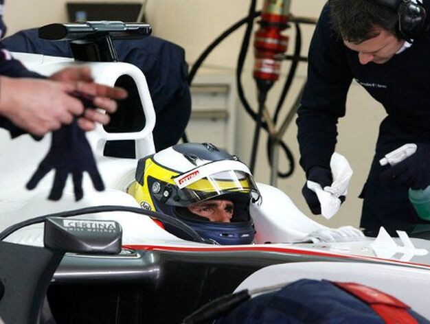 La &uacute;ltima sesi&oacute;n de entrenamientos finaliza con el ingl&eacute;s Lewis Hamilton marcando el mejor tiempo del d&iacute;a a los mandos de su Mclaren.

Foto: Pascual