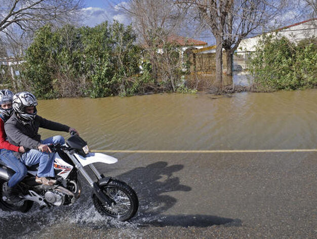 La carretera qued&oacute; totalmente cubierta por el agua.

Foto: Juan Carlos V&aacute;zquez