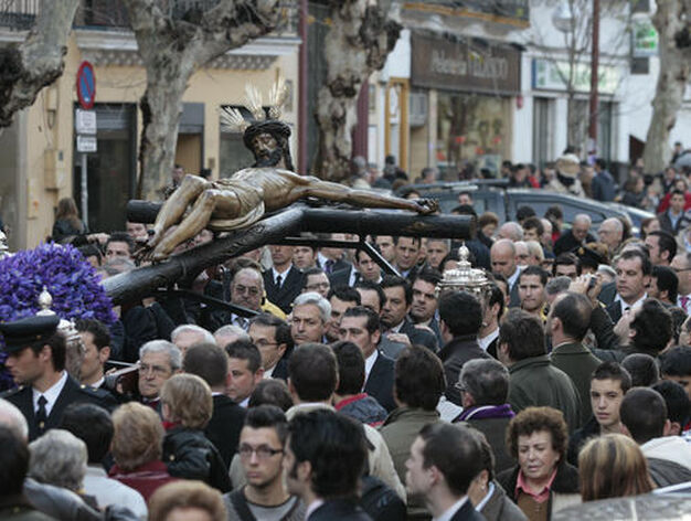 Cientos de sevillanos acompa&ntilde;an el v&iacute;a crucis de las cofrad&iacute;as, este a&ntilde;o presidido por La Carreter&iacute;a.

Foto: Juan Carlos Mu&ntilde;oz
