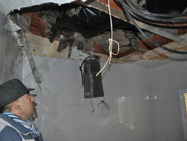 La humedad y los desprendimientos amenazan las casas

Foto: Ram&oacute;n Ubric