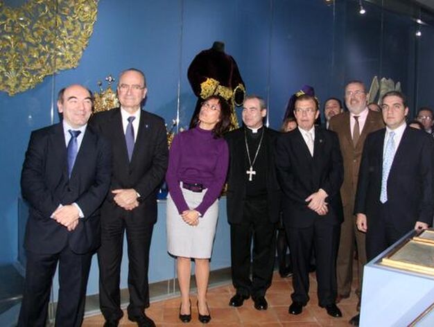 Las autoridades visitan el Museo de la Semana Santa de M&aacute;laga. / Punto Press