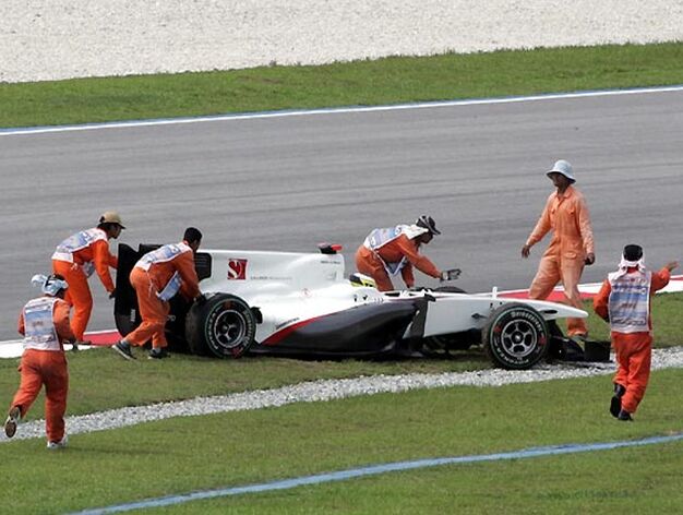 El Sauber de Pedro de la Rosa se rompi&oacute; justo antes de comenzar la carrera.

Foto: Reuters / Afp Photo / Efe