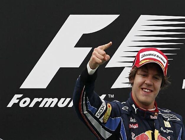 El piloto alem&aacute;n de Red Bull Sebastian Vettel celebra su victoria en el Gran Premio de Malasia.

Foto: Reuters / Afp Photo / Efe