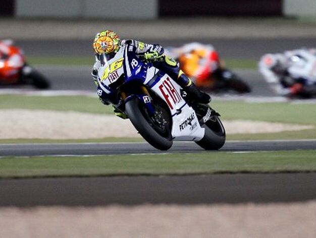 La ca&iacute;da de Casey Stoner facilit&oacute; la victoria de Valentino Rossi en Qatar, circuito en el que no ganaba desde 2006

Foto: Agencias