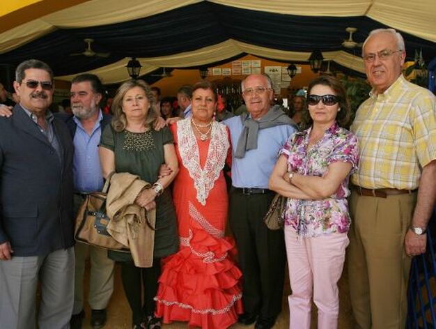 El consiliario Eliodoro Arroyo junto a miembros de los Equipos de Nuestra Se&ntilde;ora.

Foto: Vanesa Lobo