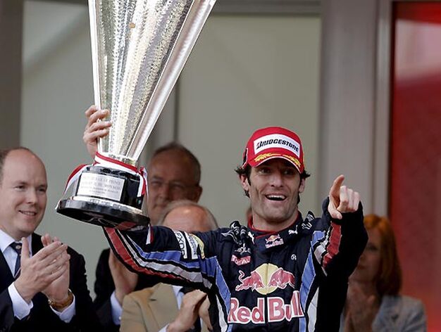 El australiano Mark Webber (Red Bull) celebra su victoria en el Gran Premio de M&oacute;naco.

Foto: EFE