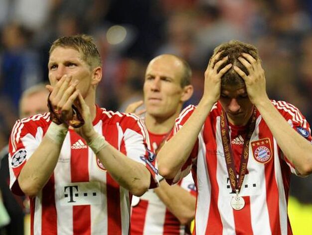 Los jugadores del Bayer, desolados por la derrota. / Reuters