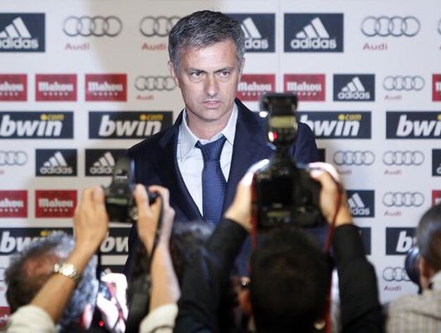 El ex t&eacute;cnico del Inter de Mil&aacute;n durante su presentaci&oacute;n como entrenador del Real Madrid.

Foto: Sergio P&eacute;rez (Reuters)