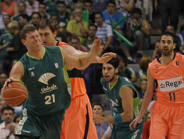 Unicaja cae eliminado de los play-off de la ACB en semifinales ante el Barcelona. / Sergio Camacho