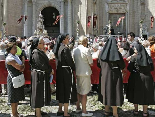 Momento de la salida procesional de la Catedral./Fotos: Lourdes de Vicente

Foto: Lourdes de Vicente