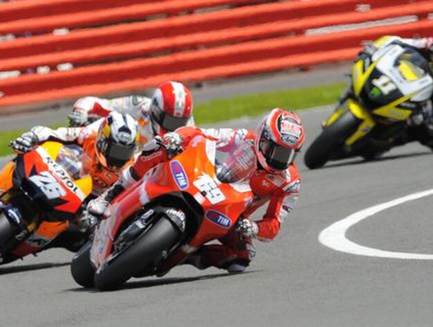 Hayden tomando una curva en MotoGP.

Foto: EFE/ AFP/ Reuters